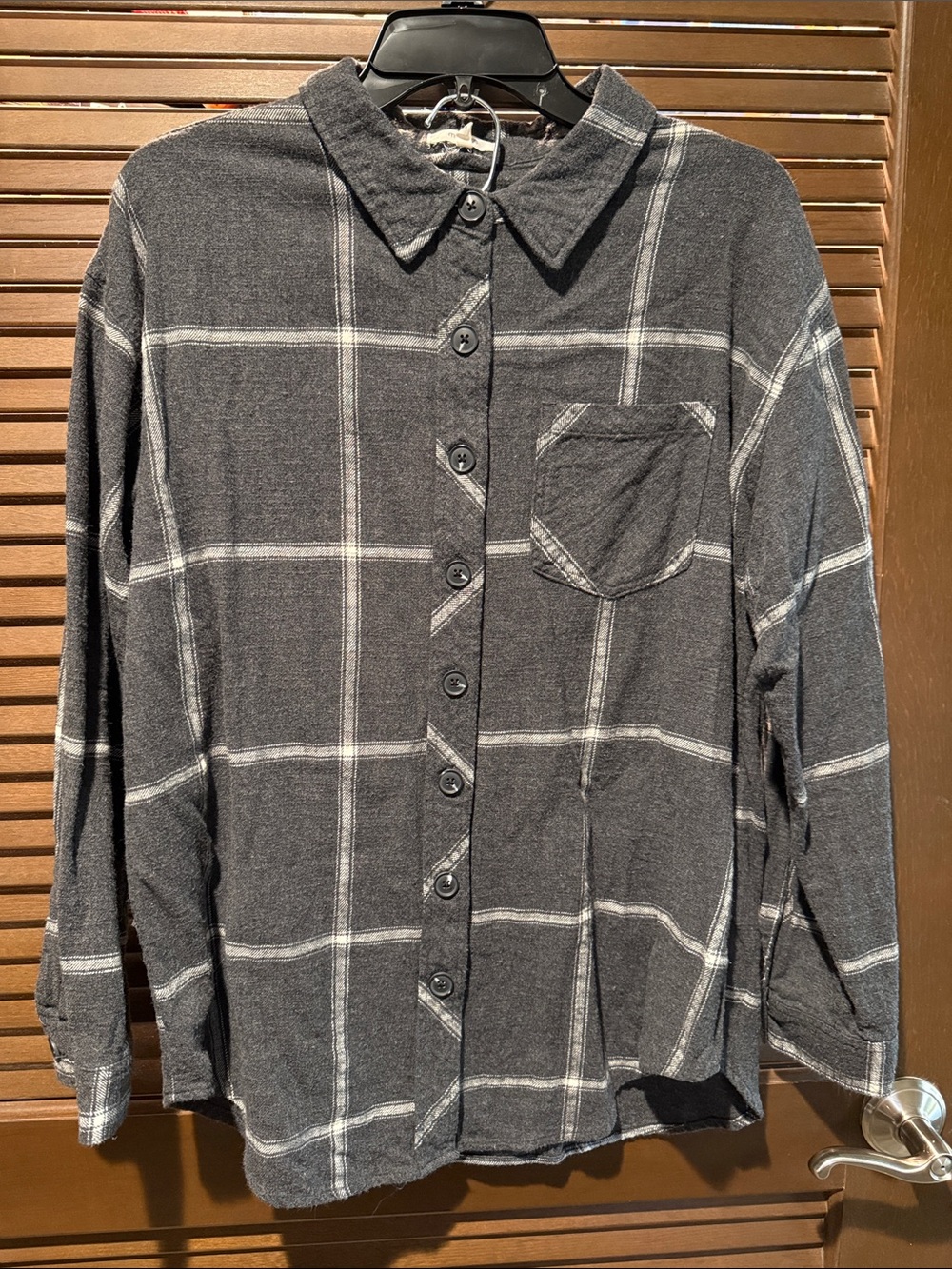 Maurice’s Women’s Plaid Ling Sleeve Button Down Shirt Black White Gray Size L